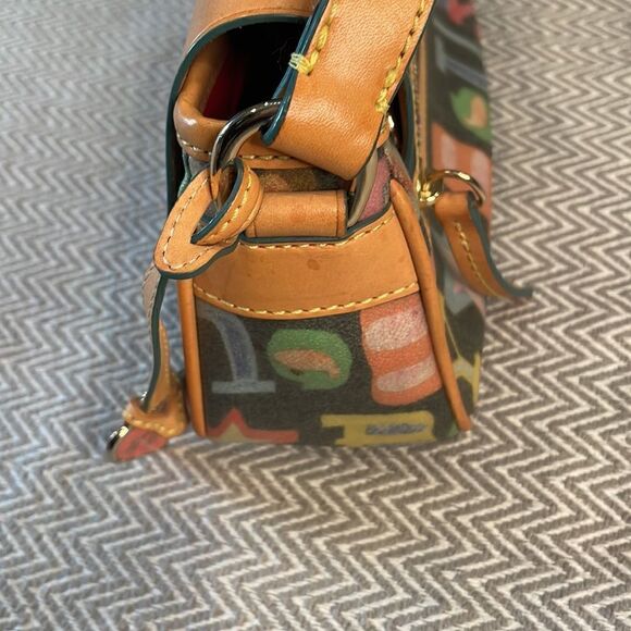 Dooney & Bourke Small Shoulder Bag East/West Flap Authentic - Picture 5 of 12